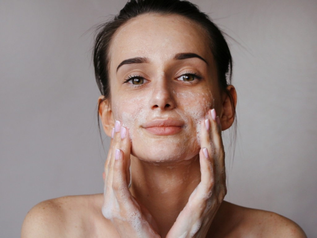 Yüz Temizleme Jeli mi Peeling mi? 2