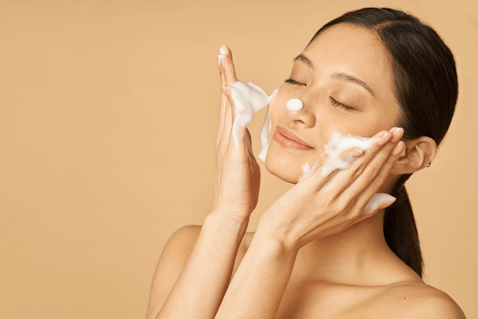Yüz Temizleme Jeli mi Peeling mi? 1