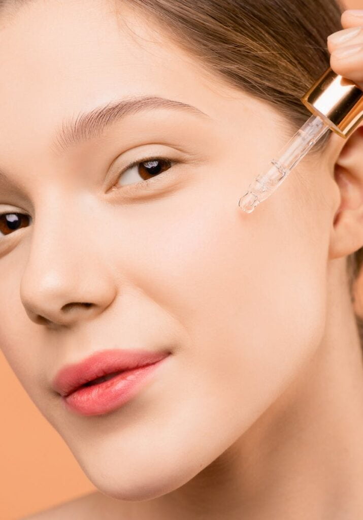 Sivilce için Serum Neden Tek Başına Yeterli Değil?