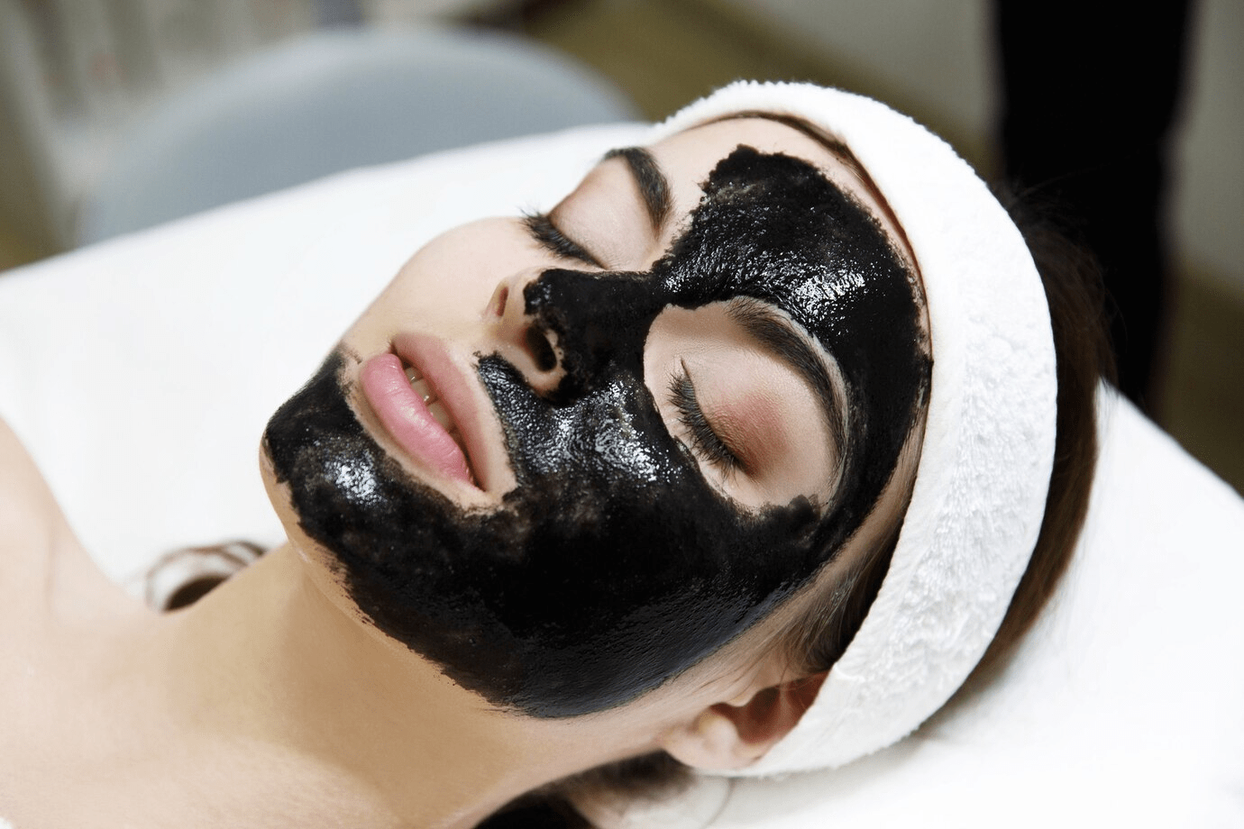 Karbon Peeling mi Yoksa Yosun Peelingi mi? Cilt Yenileme Sürecinde Hangisi Daha Etkilidir?
