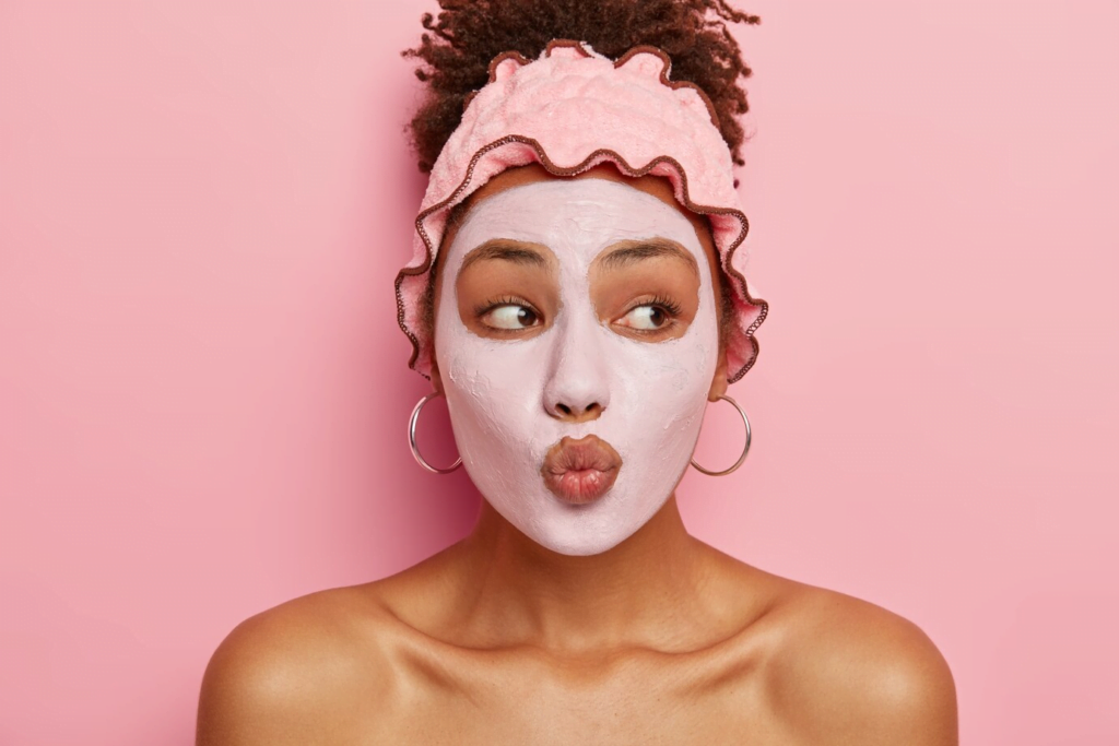 Yüz Peelingi ve Mikrodermabrazyon: Farklılıklar ve Hangisi Sizin İçin Daha İyi? 1