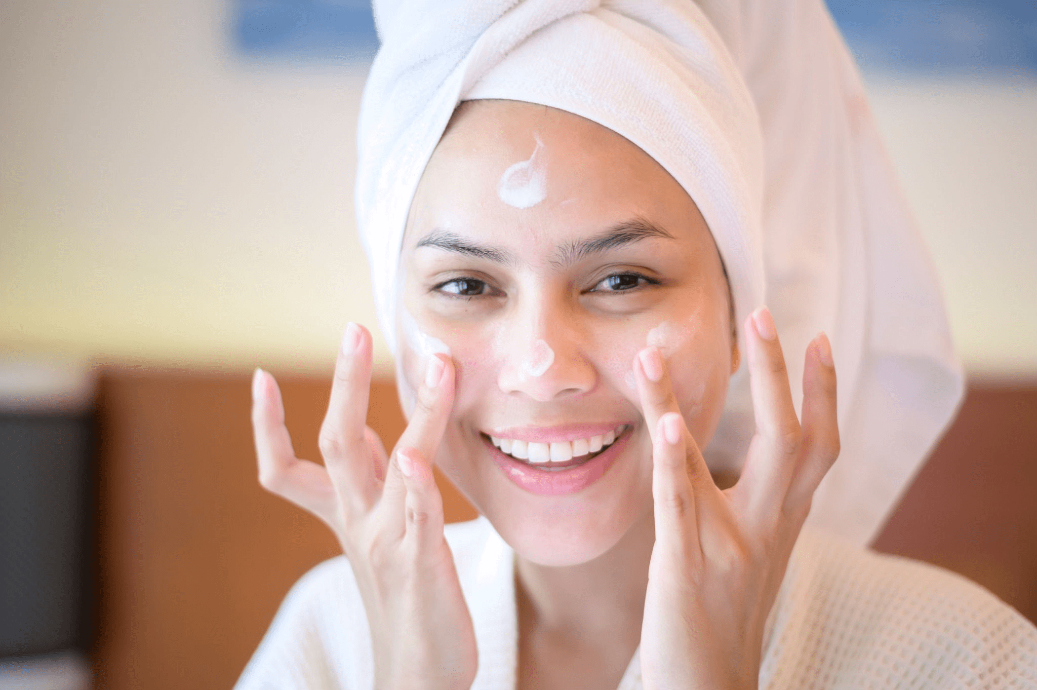 Siyah Nokta Bandı mı Yoksa Yosun Peeling mi? Cilt Bakımında Hangisi Daha Etkili?