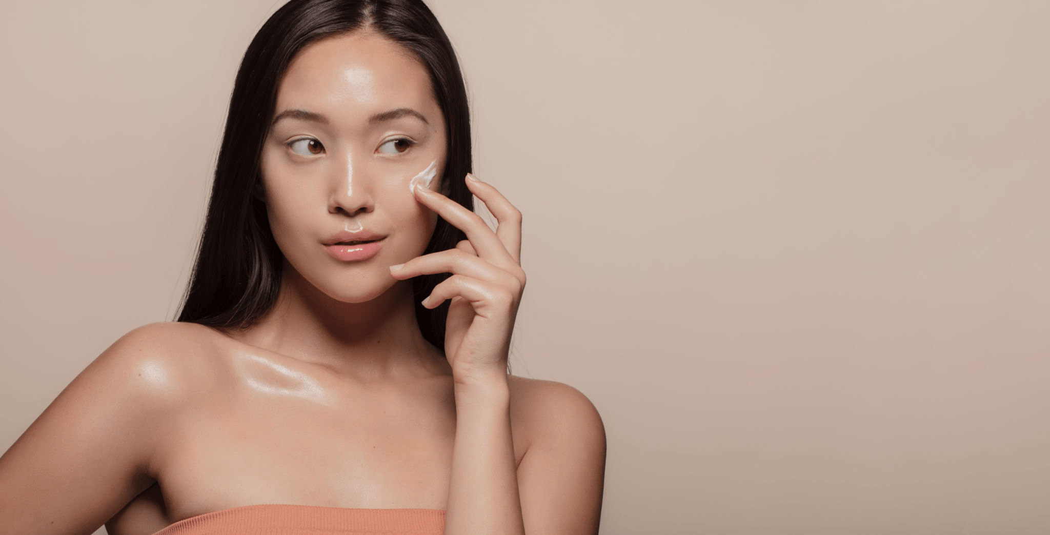 "Glass Skin" Görünümüne Kavuşun: Regnee Anti Blemish Yosun Peeling Seti ile Mükemmel Cilt Bakımı